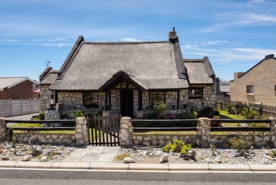 4 Bedroom Property for Sale in Struisbaai Western Cape